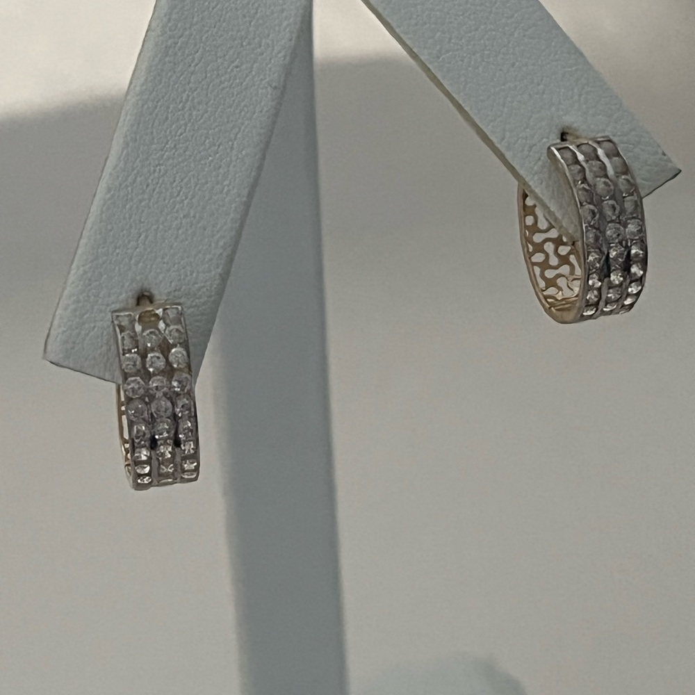 14k Huggie hoop earring’s , if you pay out of poshmark $180